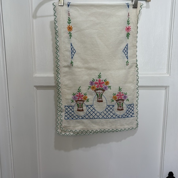 Vintage Embroidered floralTable Runner White Pink Blue - Picture 4 of 7